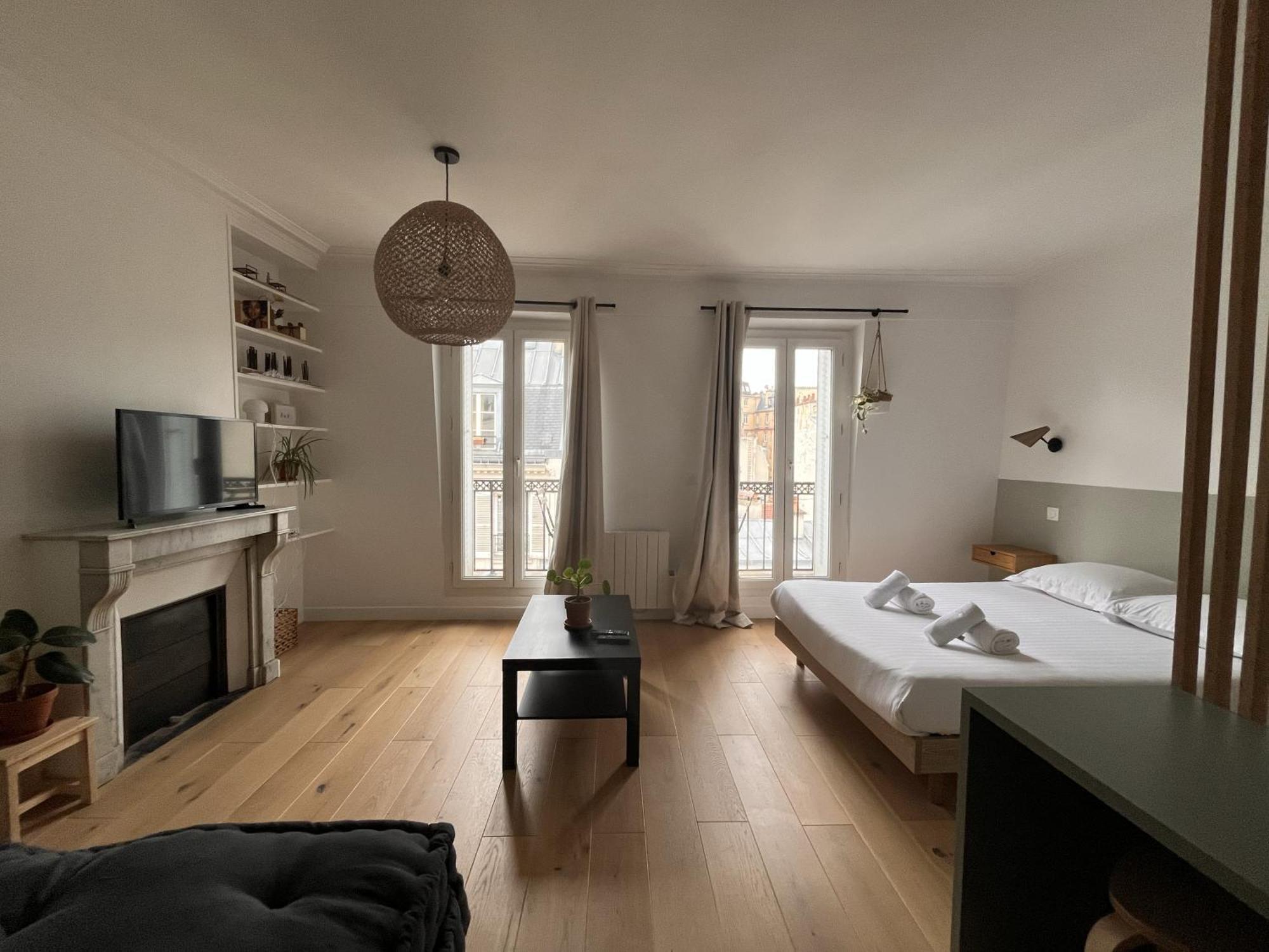 Anna In Appartement