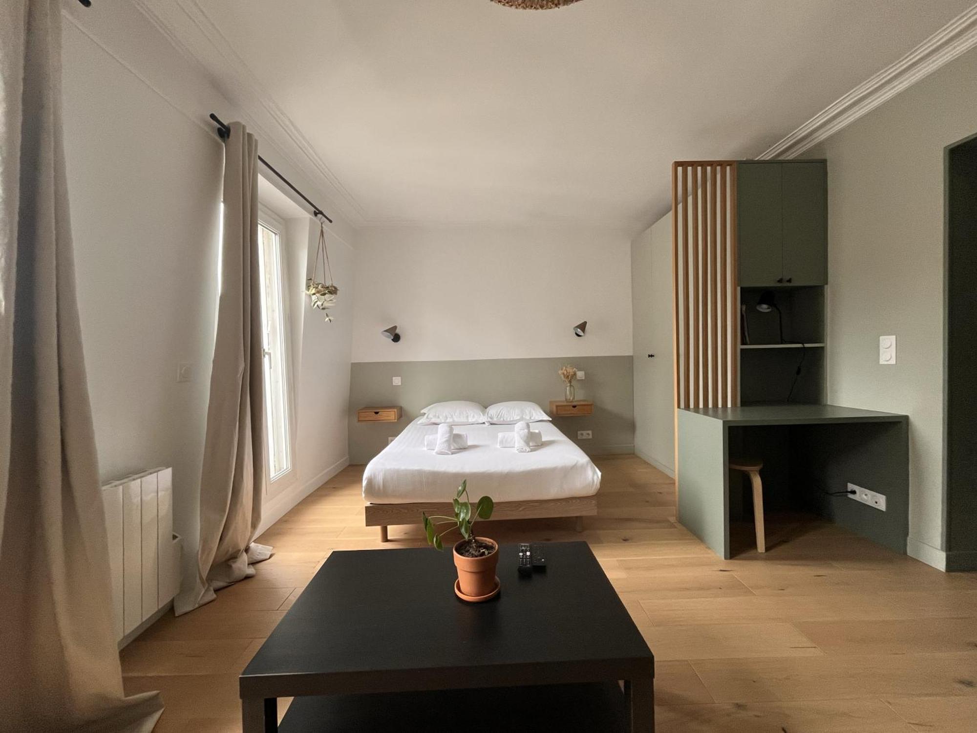 Anna In Appartement *